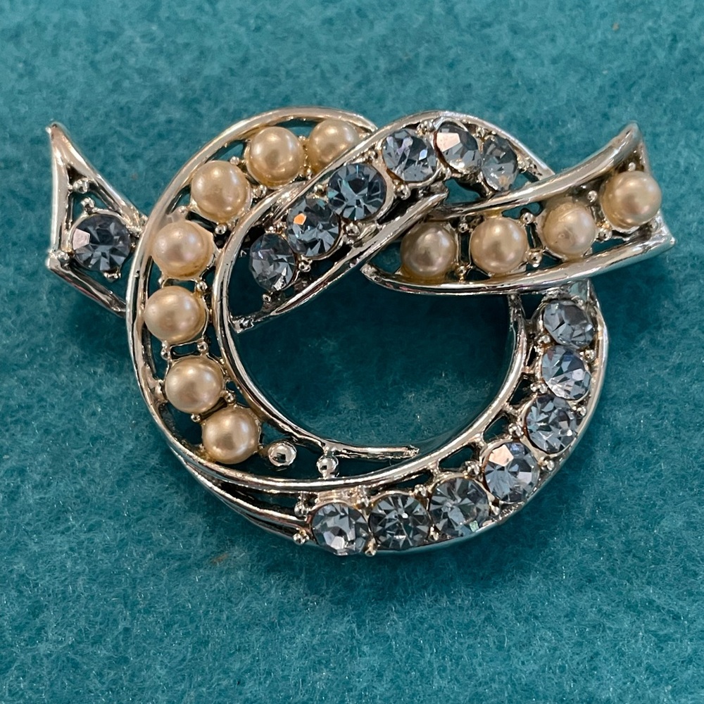 Coro Brooch